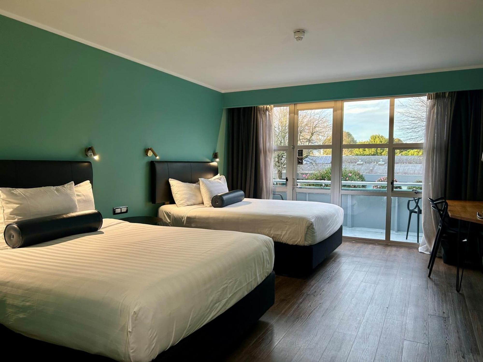 Naumi Auckland Airport Hotel Стая снимка