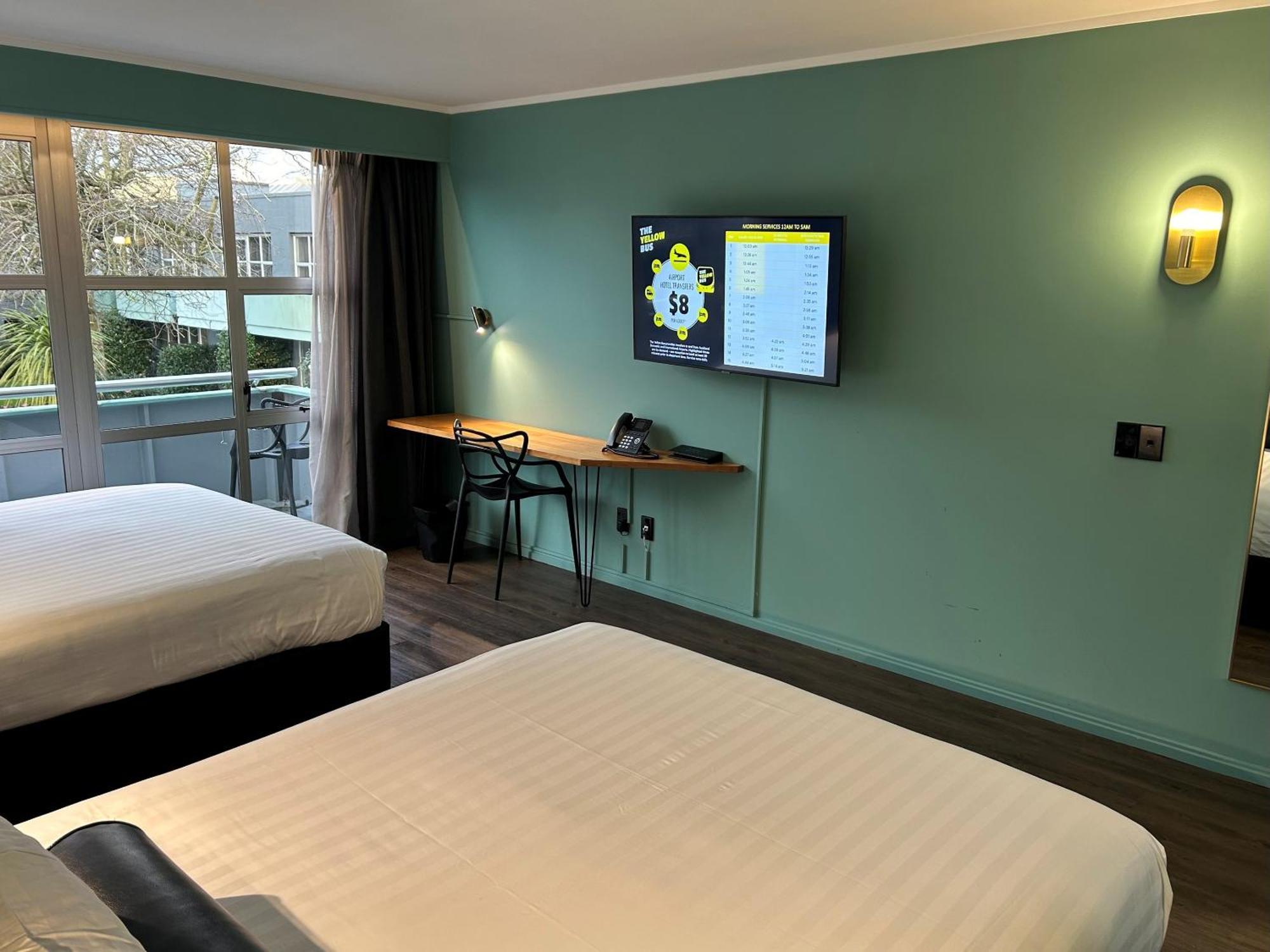 Naumi Auckland Airport Hotel Стая снимка